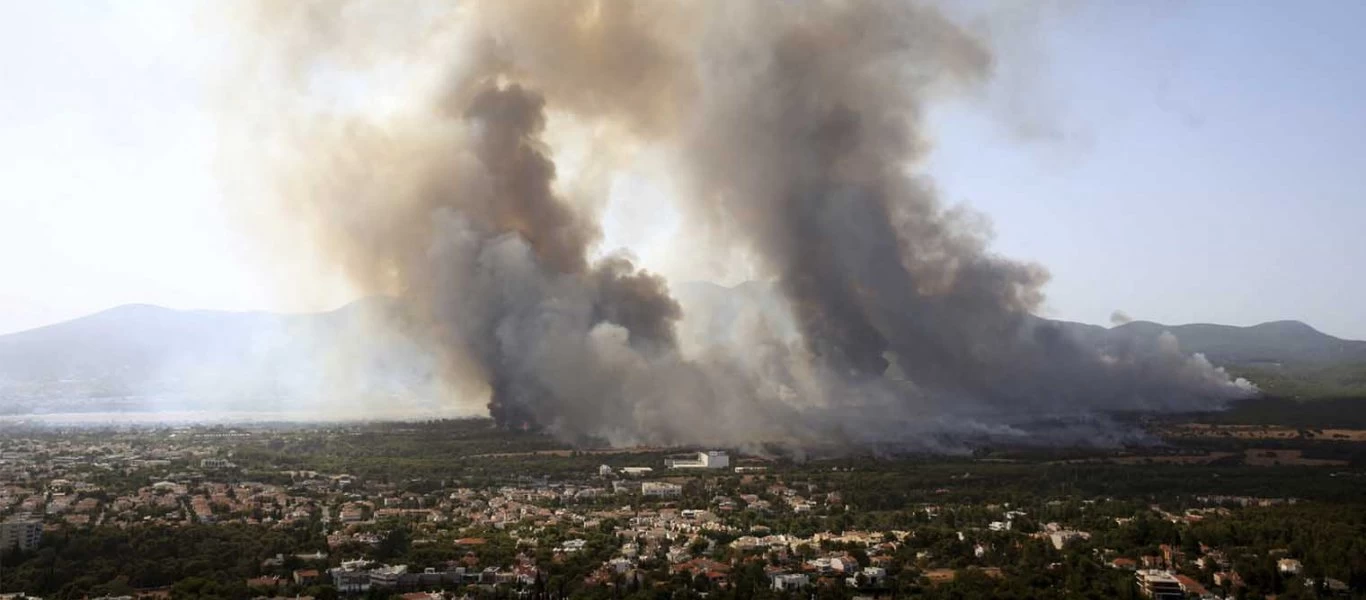 Φωτιά στην Βαρυμπόμπη: Ποιες περιοχές αντιμετωπίζουν προβλήματα ηλεκτροδότησης